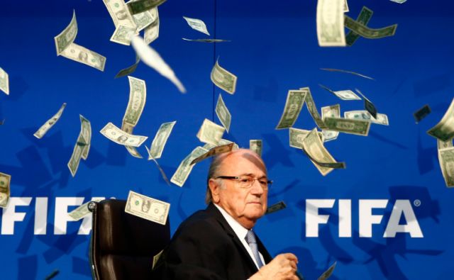 為(wèi)啥世界杯那(nà)麽多(duō)中國(guó)廣告?外(wài)媒:中國(guó)人(rén)當接盤俠